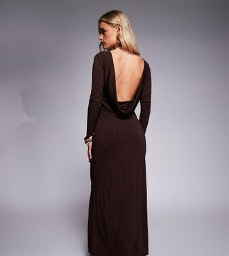 Tfnc Petite Vestito lungo a maniche lunghe color cioccolato con schiena scoperta-Marrone