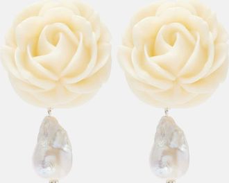 Magda Butrym Orecchini pendenti Rose in argento sterling con perle dacqua dolce