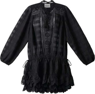 Isabel Marant Preya jurk met ruches Kenmerken Zwart gaasdetail Borduursel Ruches Sluiting met trekkoord Lange mouwen Samenstelling 100% katoen Wasinstructies Lees f