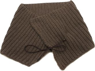 Bespoke brown chunky-knit collar