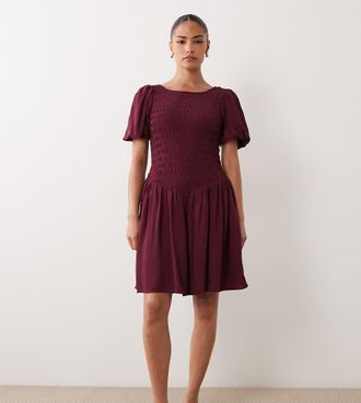 Nobody's Child Vestito corto bordeaux scuro con corpino arricciato e maniche a sbuffo-Viola