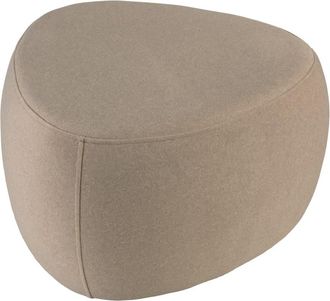 Macabane Puf con forma de guijarro en tejido efecto terciopelo beige oscuro