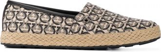 Ferragamo Mens Ganicini Print Loafers In Beige/black