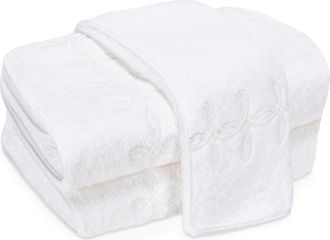 Matouk Gordian Knot Egyptian Cotton Bath Towel in White at Nordstrom, Size Guest Towel