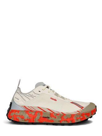 Norda Streamlined Sneakers with Rugged Outsole and Textured Accents