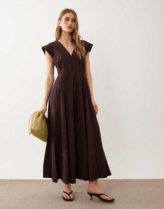 Asos Vestito midi color cioccolato con scollo a V e pannelli modellanti-Marrone