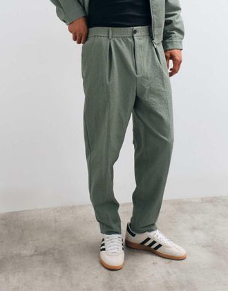 Asos pantaloni carrot fit coordinati eleganti in seersucker verde oliva