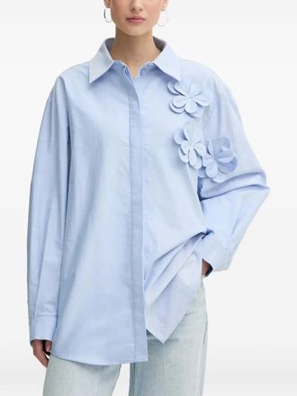 Stine Goya flower-appliqu&eacute; shirt - women - Organic Cotton - M - Blue