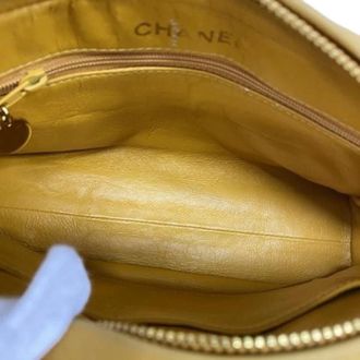 Chanel Pre-owned Shoulder Bags, female, Yellow, Size: ONE SIZE Pre-owned Vintage Shoulder Bag