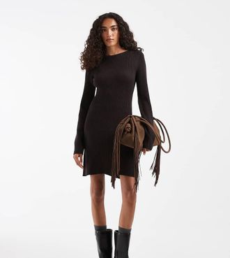 Vero Moda Tall vestito mini lavorato a maglia a maniche lunghe con scollo a barchetta in marrone cioccolato
