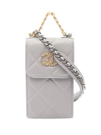 Chanel Borsa a tracolla per smartphone Chanel 19 in pelle di agnello trapuntata 2021 - Grigio