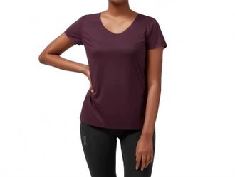 On Short Sleeve Performance Tee In Mulberry Black