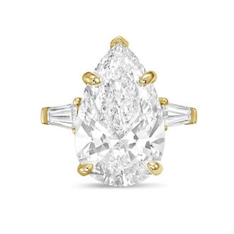 Diana M. Jewels 18kt yellow gold 20cts lab grown pear diamond ring with baguettes on the sides