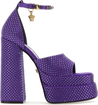 Versace Paarse satijnen Medusa Aevitas sandalen - Dames - Sandalen met hakken - Paars - 38 1/2 EU - Satijn - Schoenen
