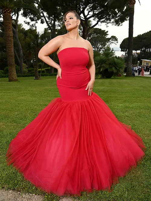 Beautiful dresses for curvy ladies hotsell