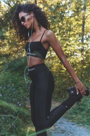 Alo Alosoft High-Waist 7/8 Relay Legging in Black/White, Size: Medium