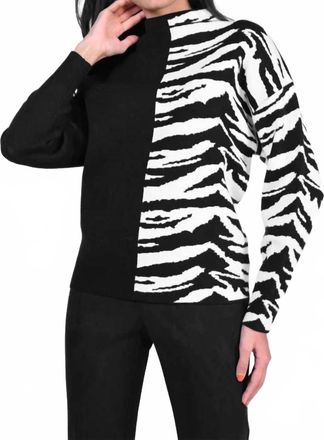 Frank Lyman Design Long Sleeve Zebra Sweater In Black And White