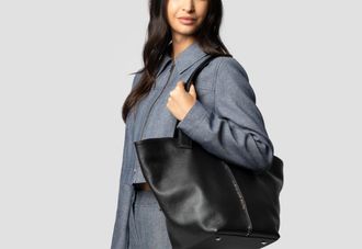 Alexander Smith Lauren Large shoulder bag in black tumbled leather