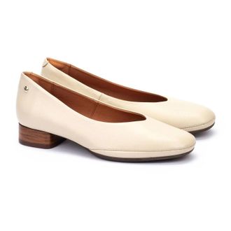 Pikolinos Womens Ubeda Pump In Marfil