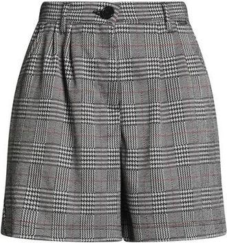 Guess BOTTOMWEAR - Shorts & Bermuda Shorts on YOOX.COM