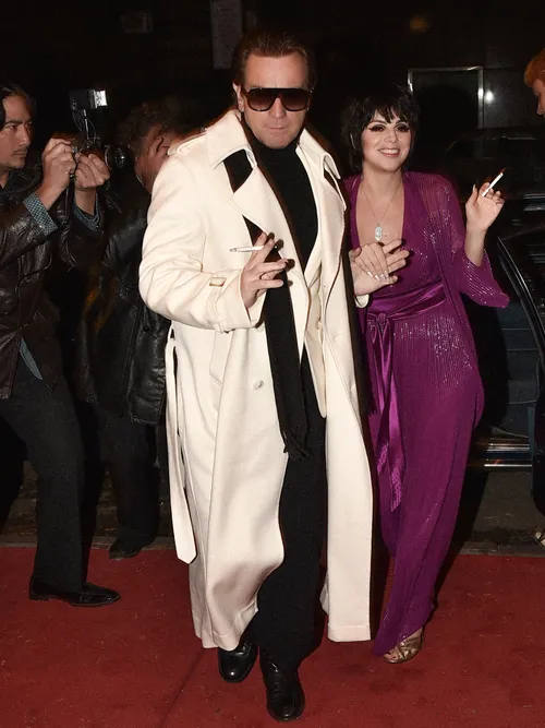 Der Modedesigner war der beste Freund von Liza Minnelli, die auch seine Muse war. 