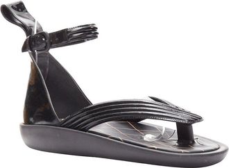 Louis Vuitton Womens Leather Desert Dream Leather Geta Thong Sandal (Authentic Pre-Loved)