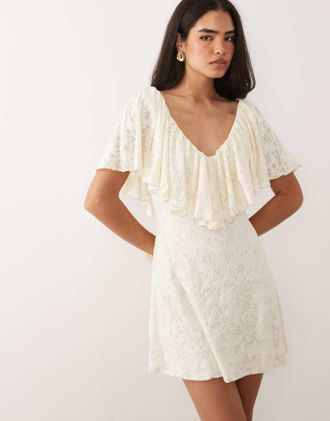 Asos Vestito corto d&eacute;vor&eacute; bianco con maniche a pipistrello con volant