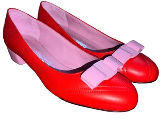 Ferragamo Candy Apple Vara Bow Pumps Size 39.5