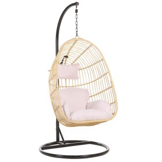 Beliani Beliani - Silla Colgante De Rat&aacute;n Color Natural Con Estructura Met&aacute;lica Interior-exterior Forma De Huevo Estilo Boho Casoli