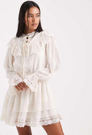 Miss Selfridge Vestito corto in stile vittoriano con volant in chiffon écru-Bianco