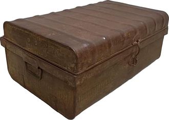 Wanderlust Deco Maleta De Metal Acabado Artesanal Marr&oacute;n 67x37x25h Cm
