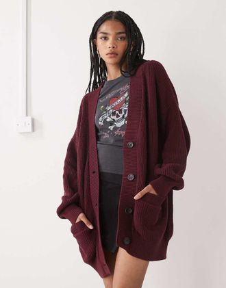 Monki cardigan lungo in maglia oversize bordeaux, in esclusiva-Rosso