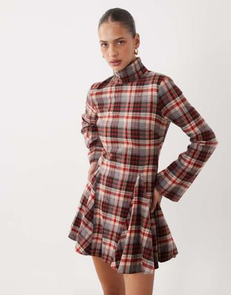 Asos vestito mini sartoriale con collo a imbuto e godet a quadri rossi-Multicolore