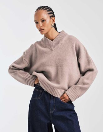 Asos Maglione premium in lana dagnello con scollo a V alto color fungo-Grigio