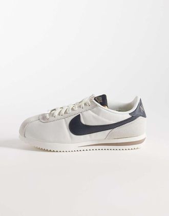 Nike Cortez - Sneakers in camoscio color panna e marroni-Bianco