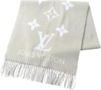 Louis Vuitton Pre-owned Scarves, female, Gray, Size: ONE SIZE Pre-owned Cashmere Scarf