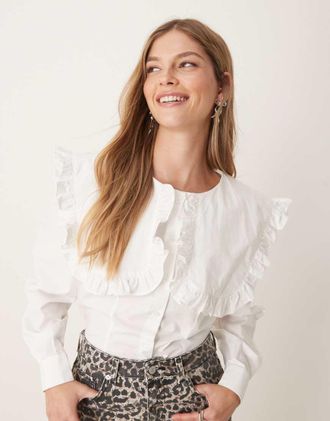 Ghospell oversized collar blouse in white