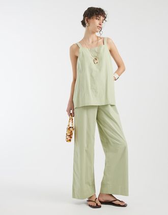 Asos Tuta jumpsuit a doppio strato con spalline sottili verde oliva