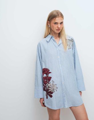 Asos Vestito camicia corto blu a righe con ricami floreali