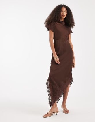 Vero Moda Vera Moda - Vestito midi in raso marrone cioccolato con spalline sottili e finiture in pizzo