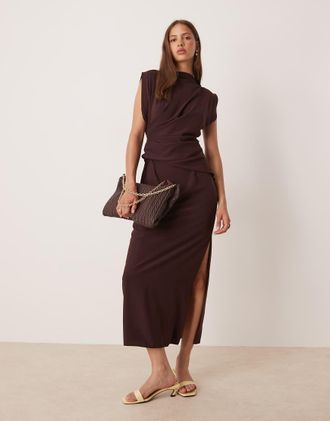 Asos Vestito midi accollato color cioccolato con pieghe drappeggiate-Marrone