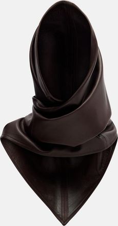 Nour Hammour Capucha de piel