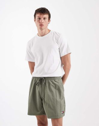 Tommy Jeans Club - Pantaloncini in nylon kaki-Verde