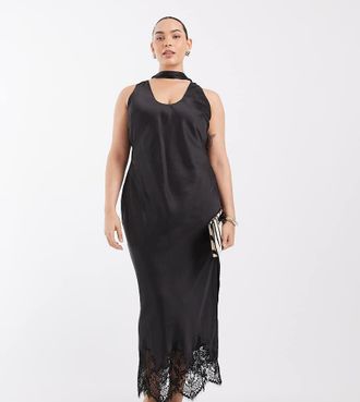 Asos Curve ASOS DESIGN Curve vestito lungo a colonna in satin con scollo a barchetta, fondo in pizzo e sciarpa nero