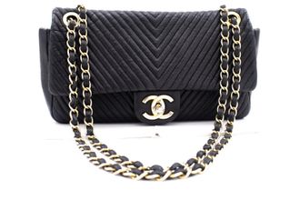 Chanel Classic Single Flap Chevron Lambskin Black Leather Handbag (Pre-Owned)