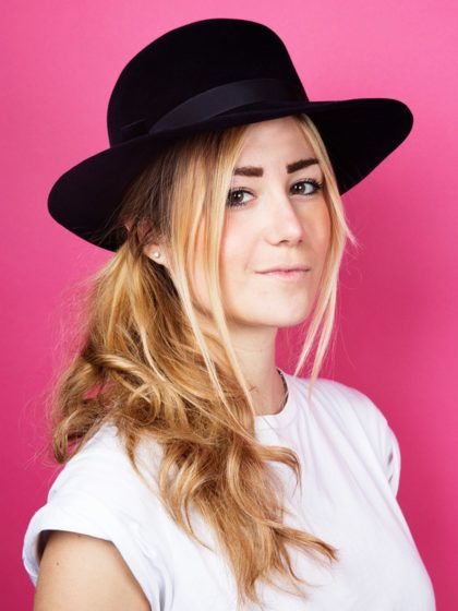 Queste sono le acconciature più cool… se sbucano dal cappello!