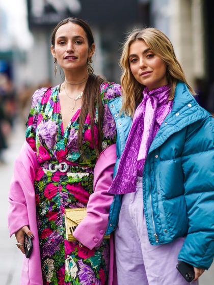 Cómo combinar el violeta, el color que se cuela en tu armario de primavera