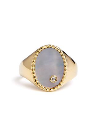 Yvonne Léon Chevaliere Ovale Nacre 9kt Gold Signet Ring - Pearl - 47