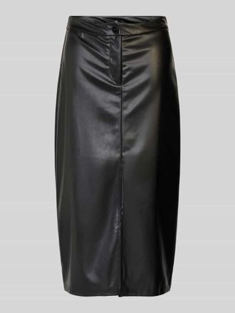 Pieces K&ouml;rpernaher Rock in Lederoptik mit Frontschlitz Modell OLGA in Black, Gr&ouml;&szlig;e M