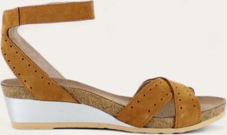 Naot Womens Wand Sandal In Amber Nubuck